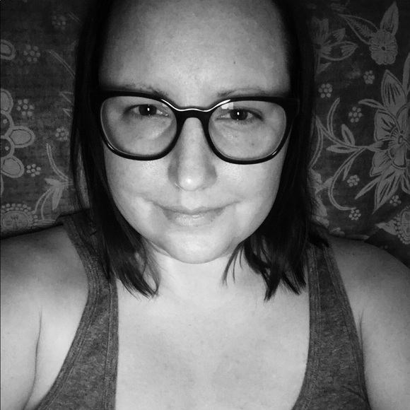 Meet your Posher, Kaitlin - Picture 2 of 8